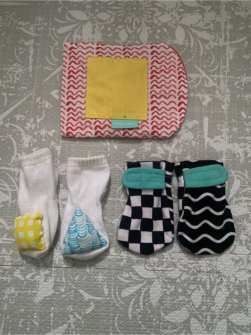 LOVEVERY Play Socks, Black/White Sensory Mitts, Crinkle Bag Montessori Baby Toys